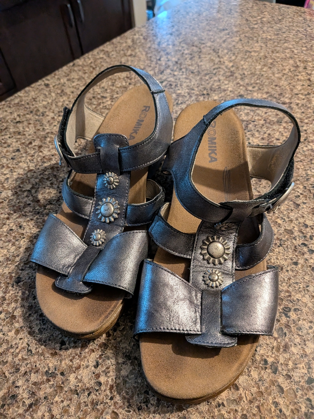 4/$45 - Romika Metallic Pewter Sandals With Accents